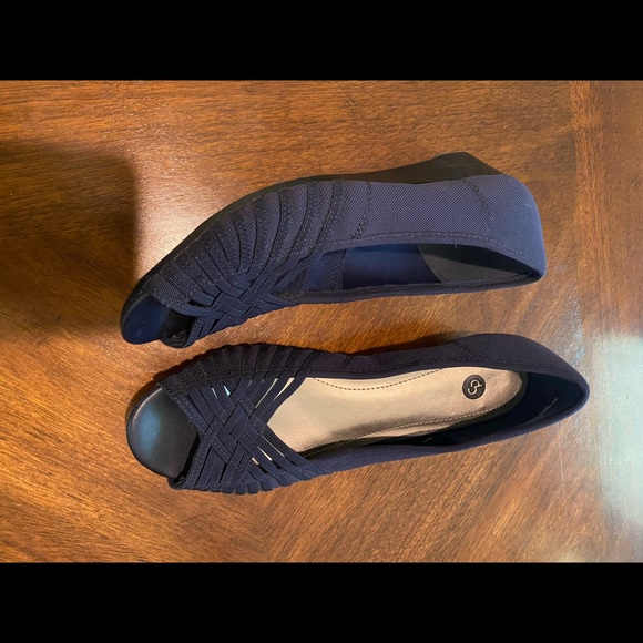 Dress Barn navy wedge heel - Picture 2 of 2